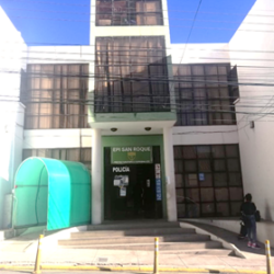 Frontis e ingreso a la Estación Policial San Roque